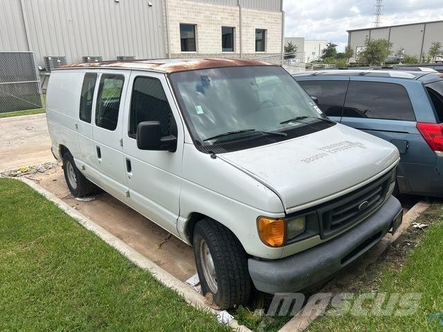 Ford E-150 Busy / Vany