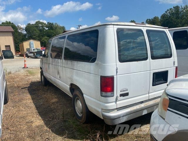 Ford E-150 Samochody osobowe