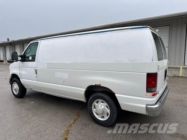 Ford E-150 Busy / Vany