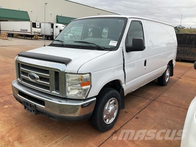 Ford E-150 Busy / Vany