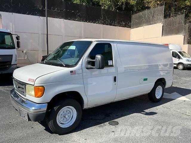 Ford E-150 Busy / Vany