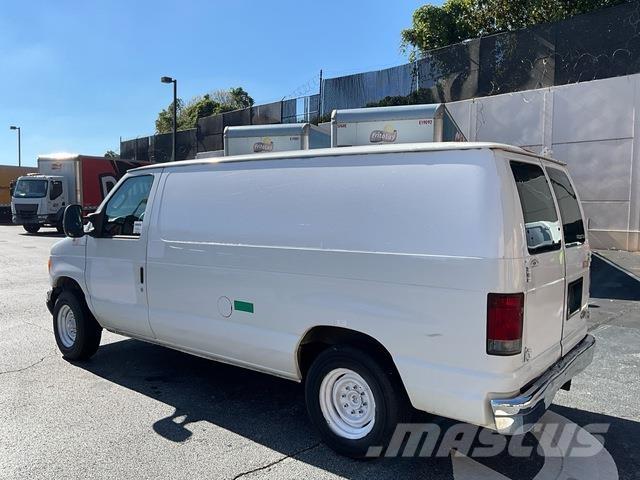 Ford E-150 Busy / Vany