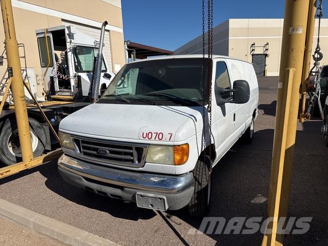 Ford E-150 Busy / Vany