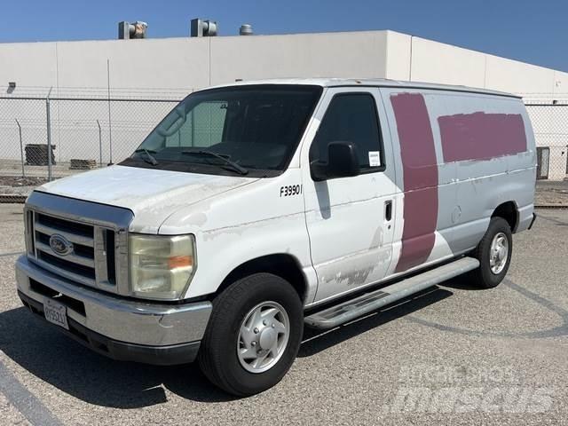 Ford E-250 Busy / Vany