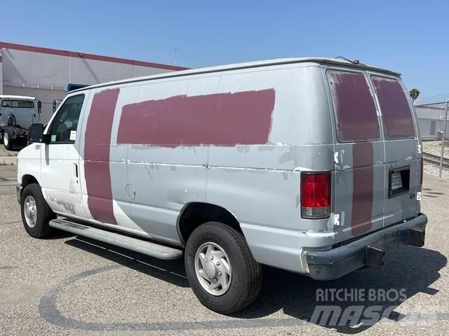 Ford E-250 Busy / Vany
