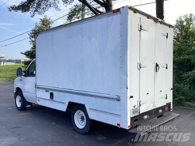 Ford E-250 Busy / Vany