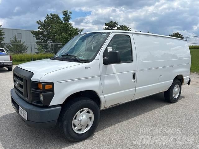 Ford E-250 Busy / Vany
