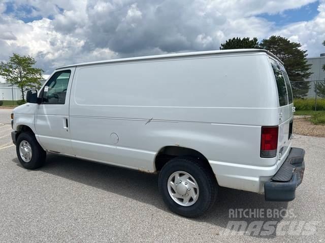 Ford E-250 Busy / Vany