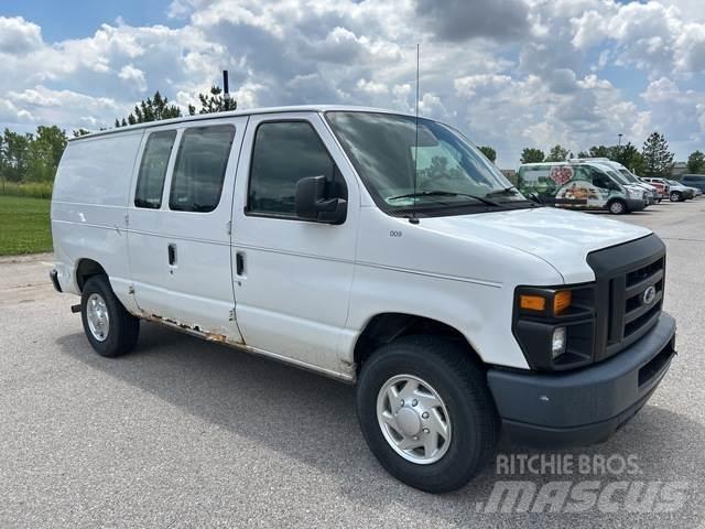 Ford E-250 Busy / Vany