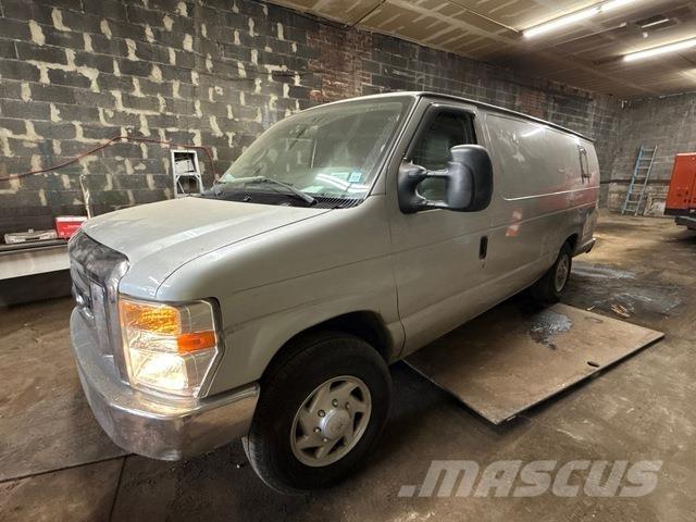 Ford E-250 Busy / Vany
