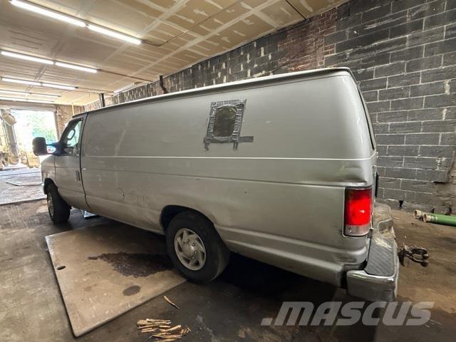 Ford E-250 Busy / Vany