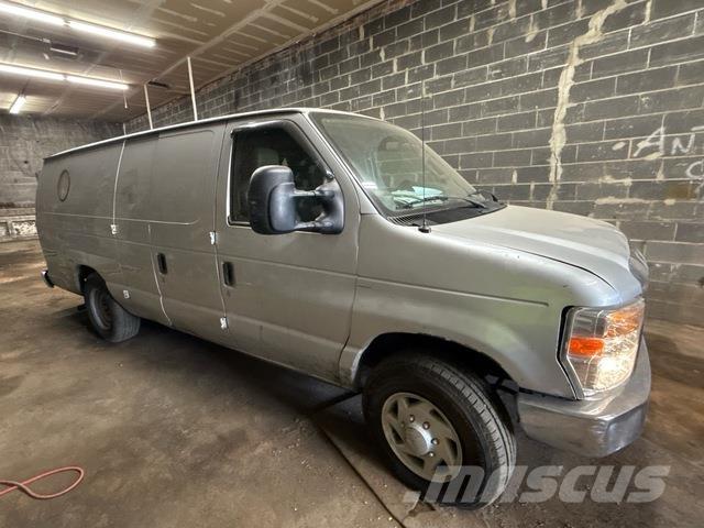 Ford E-250 Busy / Vany