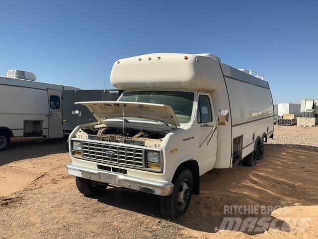 Ford E-350 Busy / Vany
