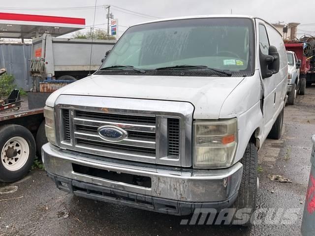 Ford E-350 Busy / Vany