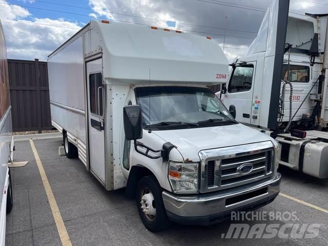 Ford E-350 Busy / Vany