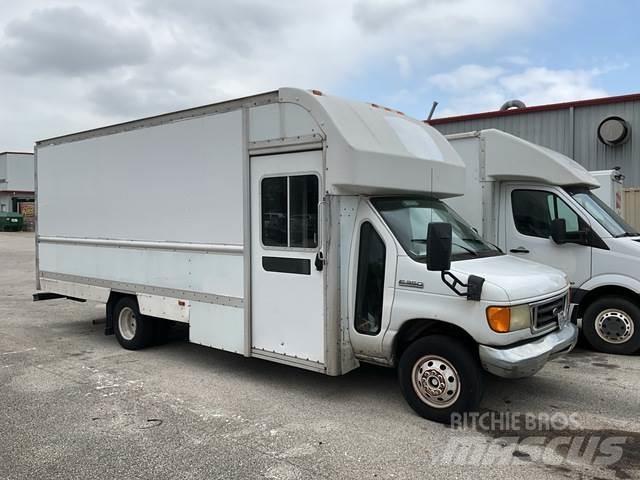 Ford E-350 Busy / Vany