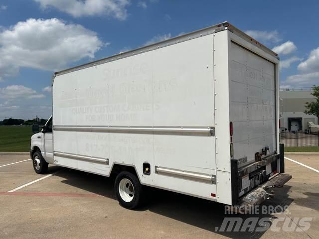 Ford E-350 Samochody ciężarowe ze skrzynią zamkniętą