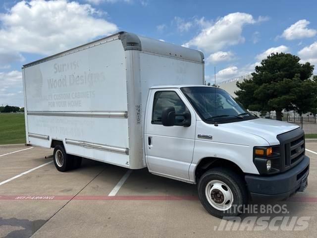Ford E-350 Samochody ciężarowe ze skrzynią zamkniętą