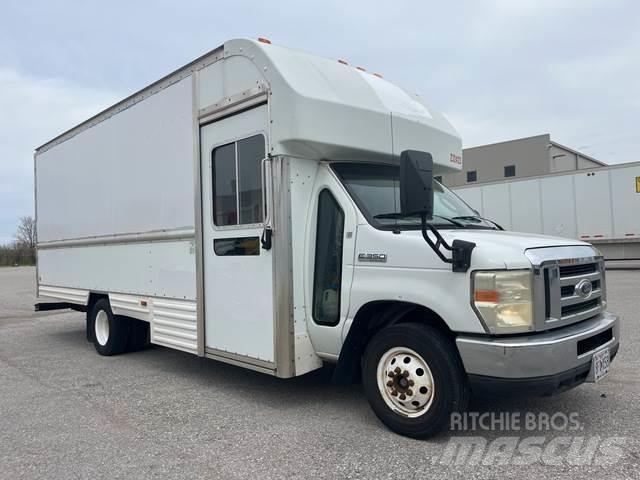 Ford E-350 Busy / Vany