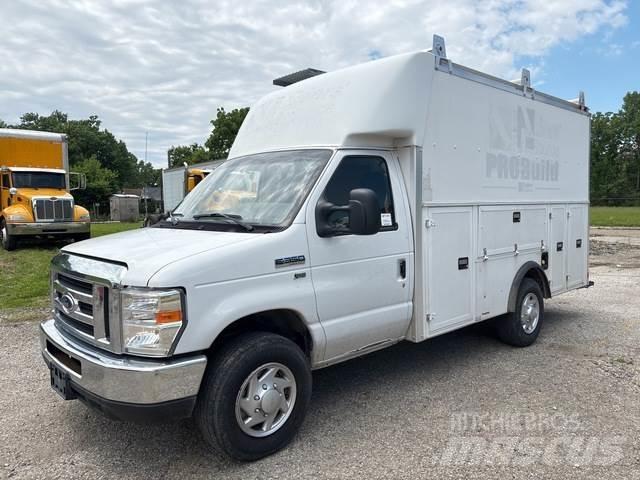 Ford E-350 Busy / Vany