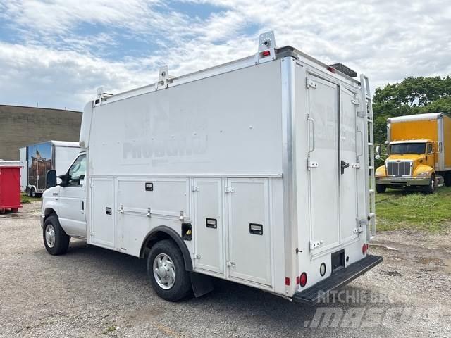 Ford E-350 Busy / Vany