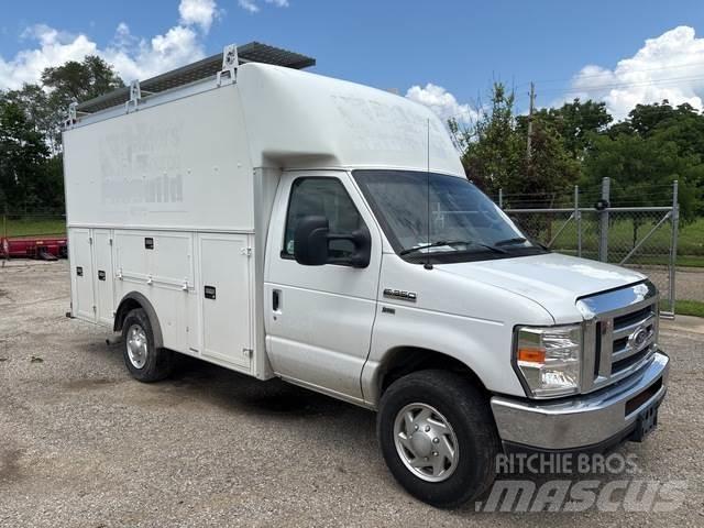 Ford E-350 Busy / Vany