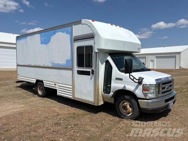 Ford E-350 Samochody ciężarowe ze skrzynią zamkniętą