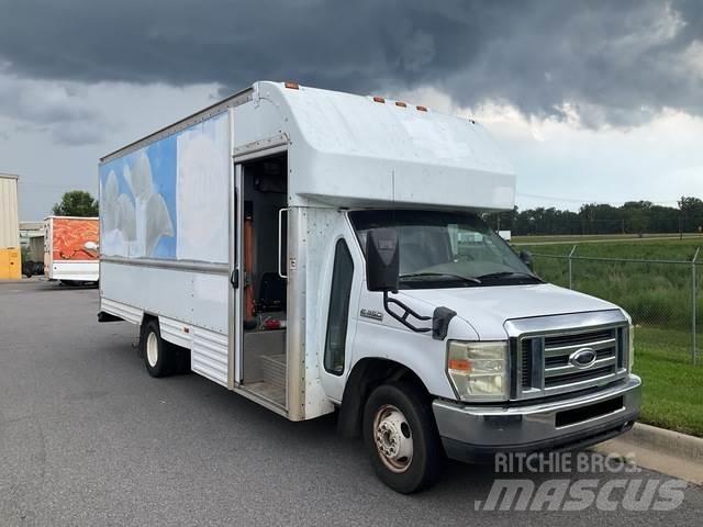 Ford E-350 Samochody ciężarowe ze skrzynią zamkniętą