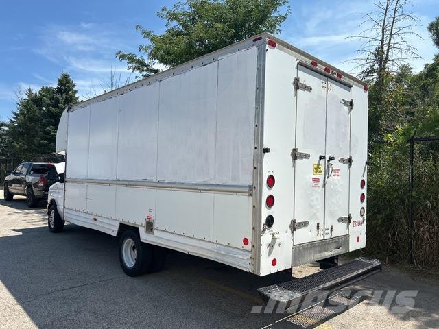 Ford E-350 Busy / Vany