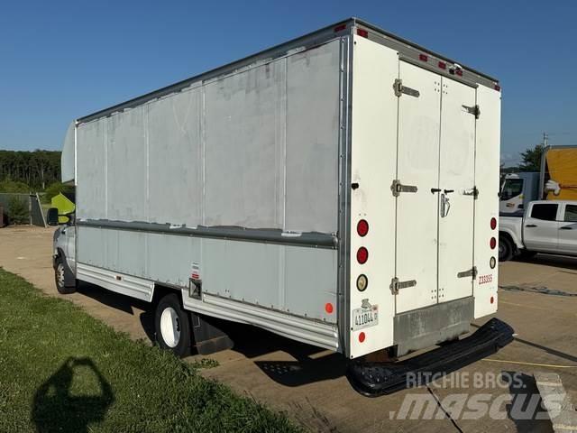Ford E-350 Busy / Vany
