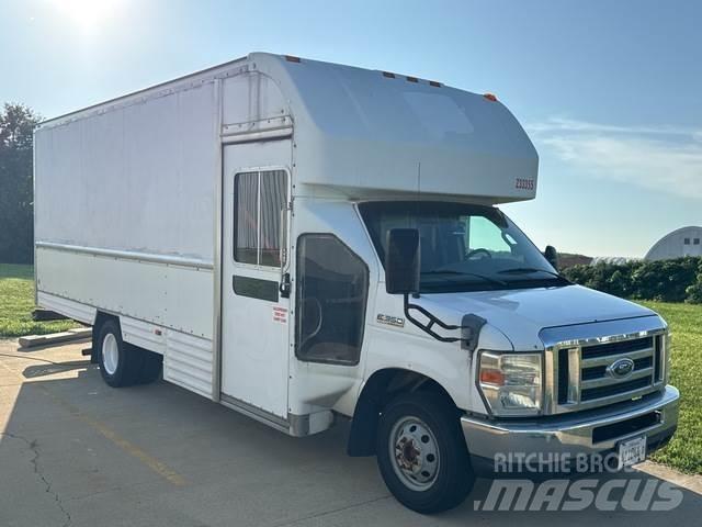 Ford E-350 Busy / Vany
