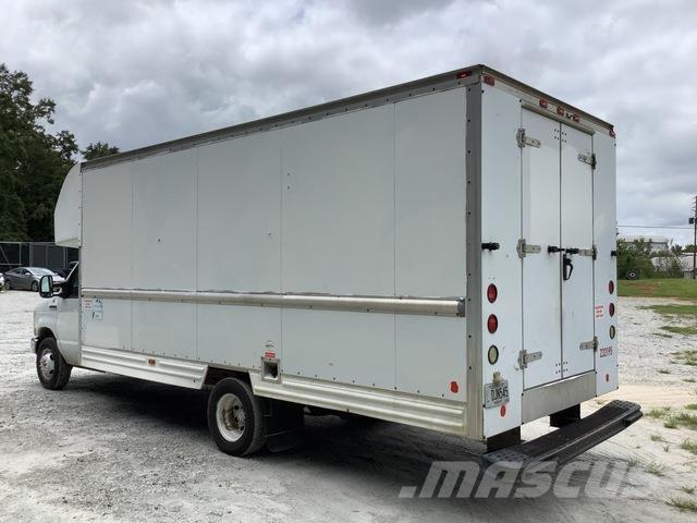 Ford E-350 Busy / Vany