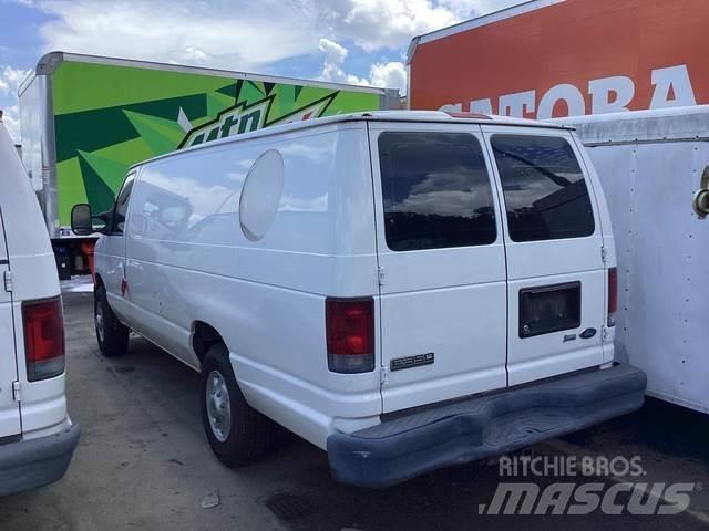 Ford E-350 Busy / Vany
