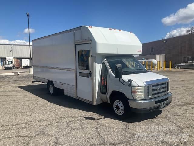 Ford E-350 Samochody ciężarowe ze skrzynią zamkniętą