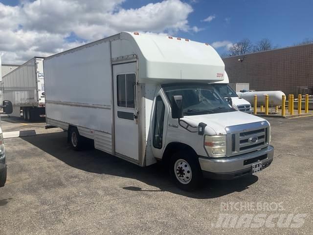Ford E-350 Samochody ciężarowe ze skrzynią zamkniętą