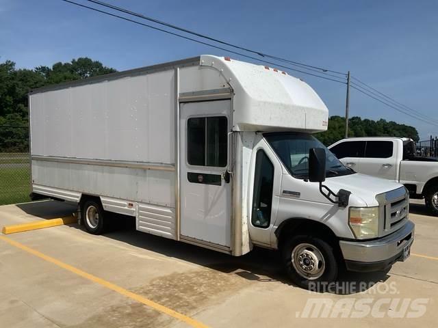 Ford E-350 Busy / Vany