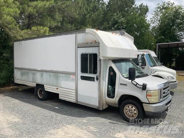 Ford E-350 Busy / Vany