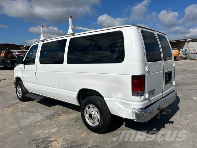 Ford E-350 Samochody osobowe