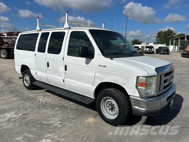 Ford E-350 Samochody osobowe