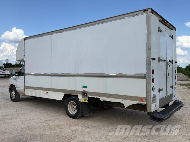 Ford E-350 Samochody ciężarowe ze skrzynią zamkniętą