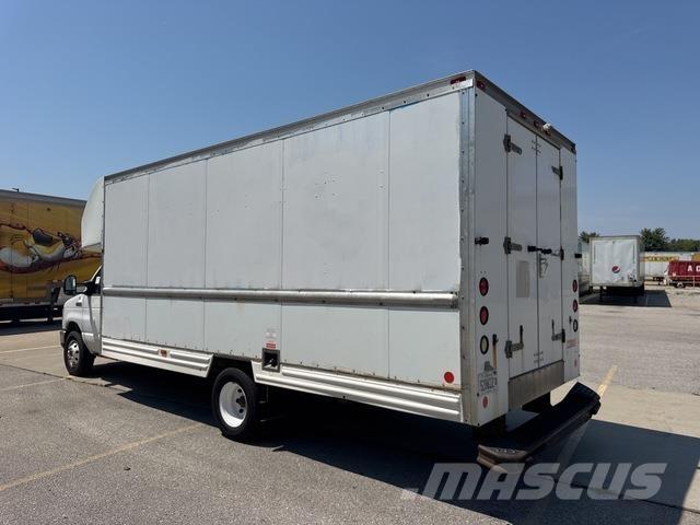 Ford E-350 Busy / Vany
