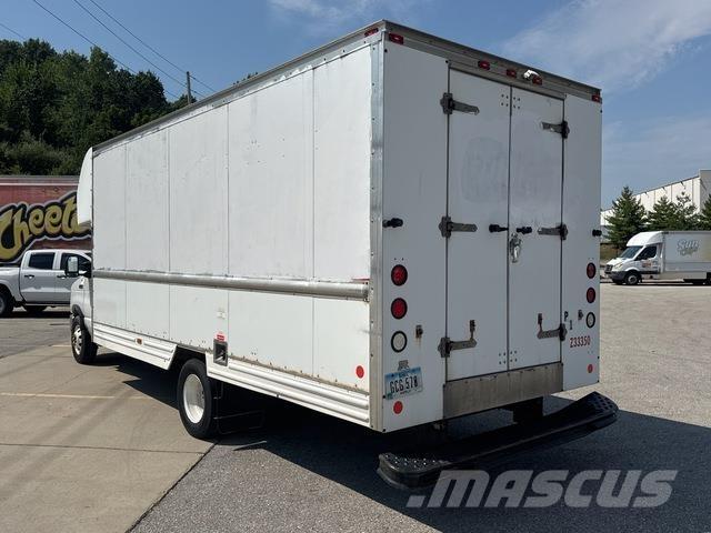 Ford E-350 Busy / Vany