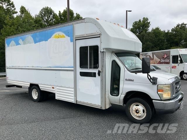 Ford E-350 Samochody ciężarowe ze skrzynią zamkniętą