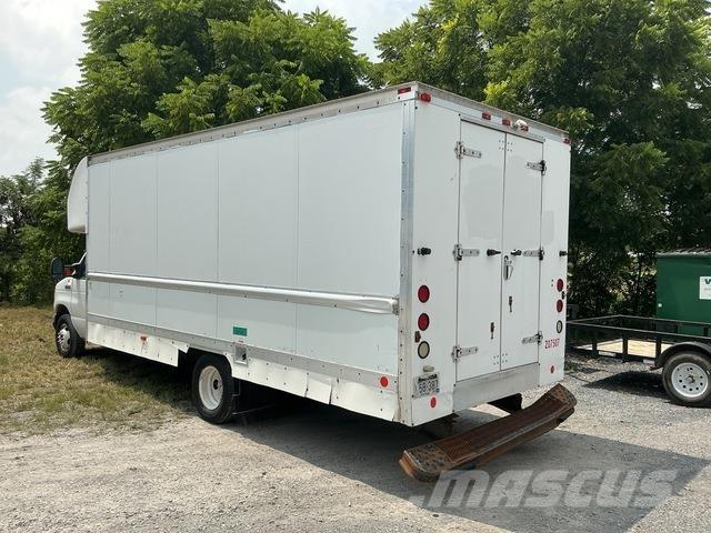 Ford E-350 Samochody dostawcze ze skrzynią zamkniętą
