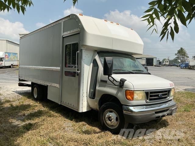 Ford E-350 Samochody dostawcze ze skrzynią zamkniętą