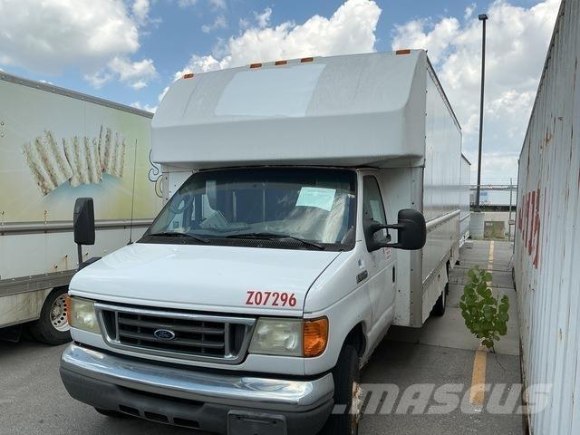 Ford E-350 Samochody ciężarowe ze skrzynią zamkniętą