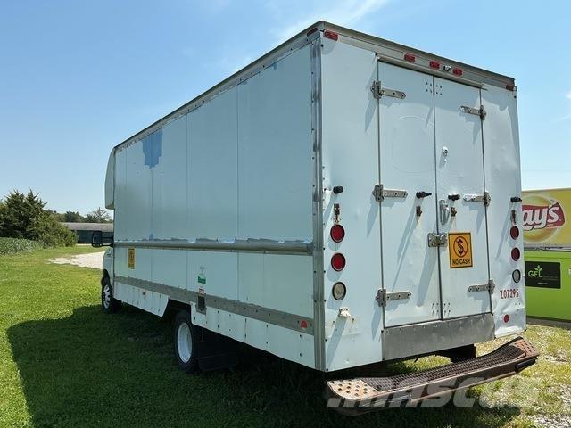 Ford E-350 Busy / Vany