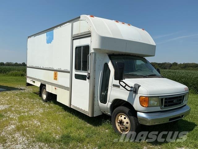 Ford E-350 Busy / Vany