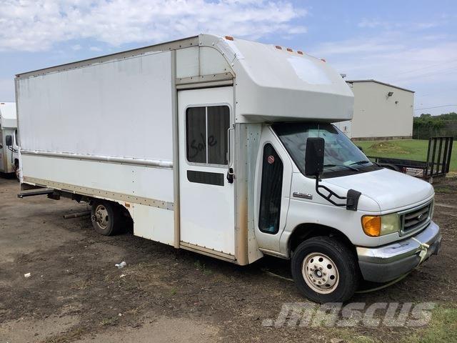 Ford E-350 Samochody dostawcze ze skrzynią zamkniętą