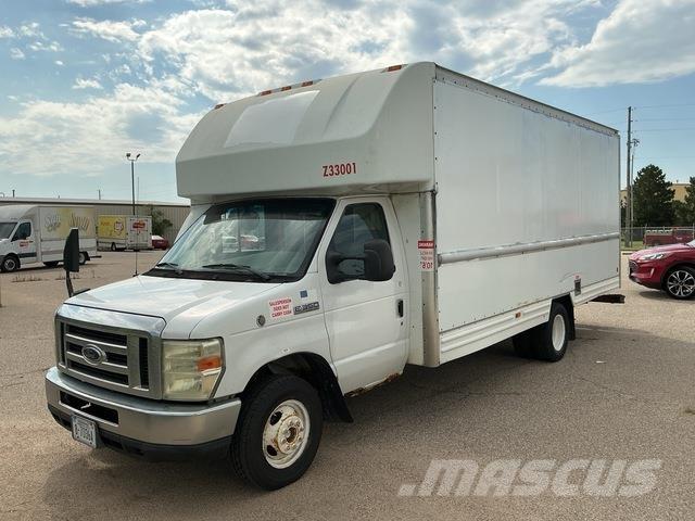 Ford E-350 Samochody ciężarowe ze skrzynią zamkniętą